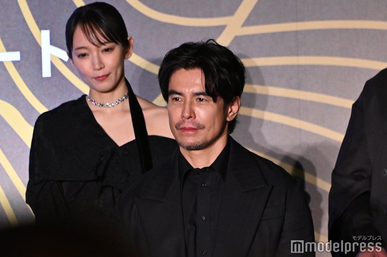 吉岡里帆、伊藤英明（C）モデルプレス