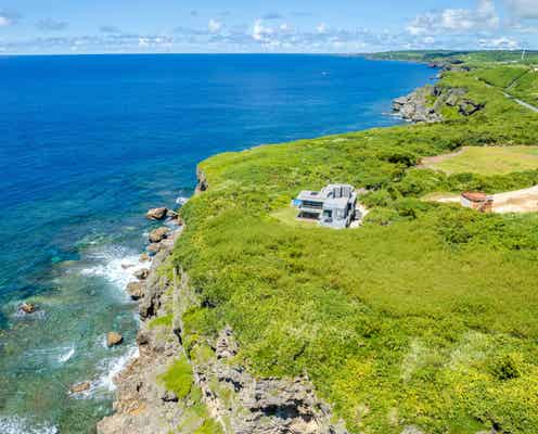 沖縄・宮古島にプール付別荘「カステロディマーレ」壮大なオーシャンビューを堪能