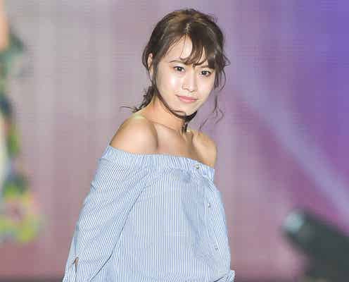 バチェラー参加の美女・山本沙樹、美デコルテ全開の大胆ランウェイ<関コレ2017S/S>