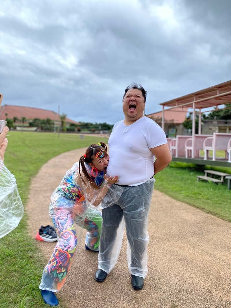 （左から）フワちゃん、小杉竜一（C）フジテレビ