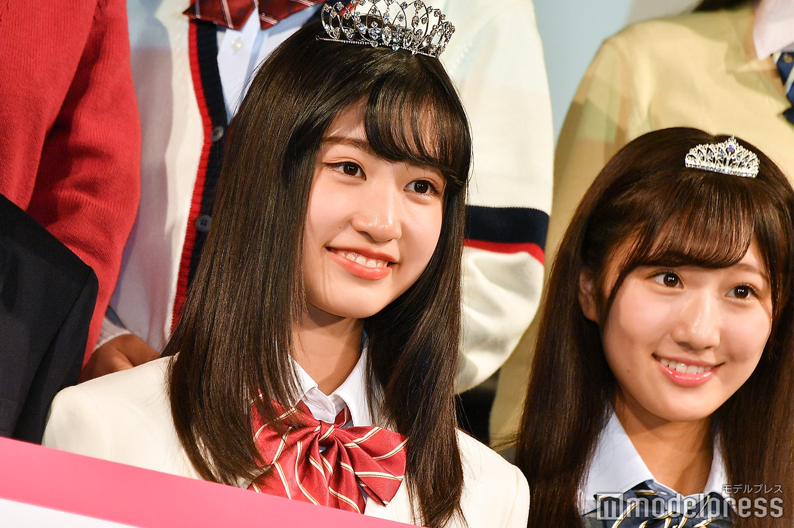 「第6回日本制服アワード」女子グランプリ・山内寧々さん、準グランプリ・田辺真南葉さん（C）モデルプレス