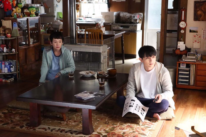 大竹しのぶ、吉沢亮「PICU 小児集中治療室」第3話より(C)フジテレビ