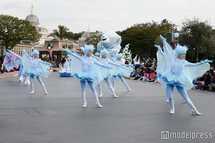 ディズニー ダンサーたちも見逃せない アナ雪 の世界を見事再現 モデルプレス