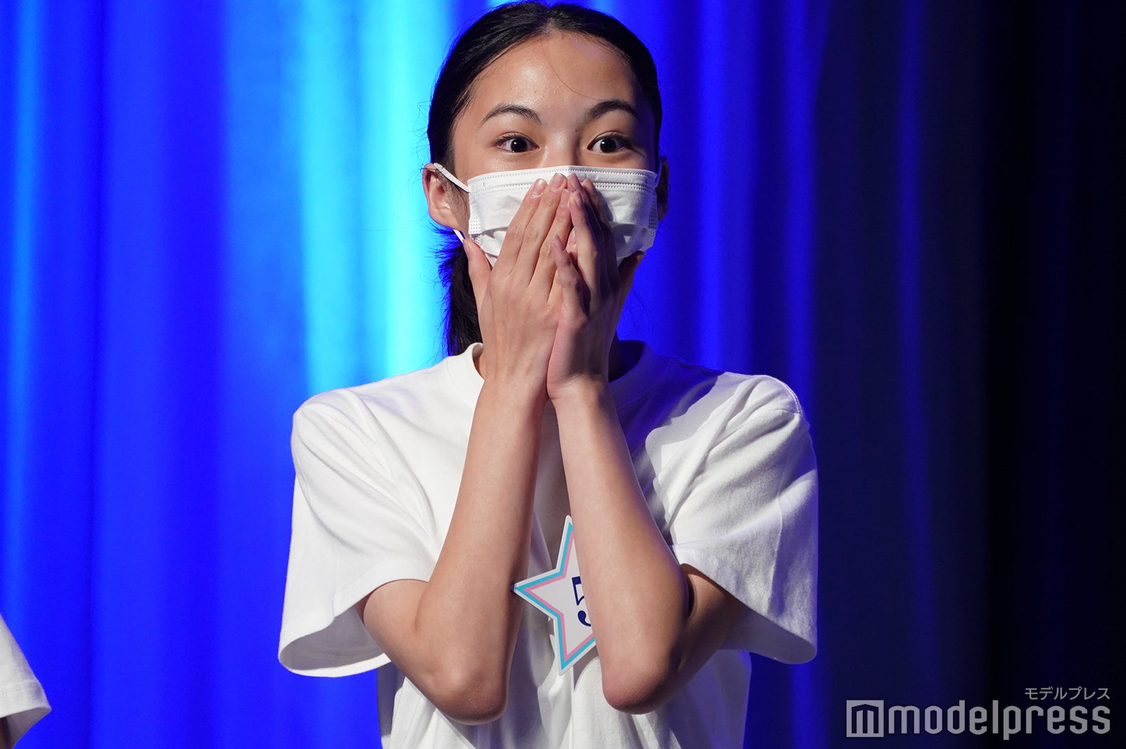 名前を呼ばれて驚く山木雪羽那さん （C）モデルプレス