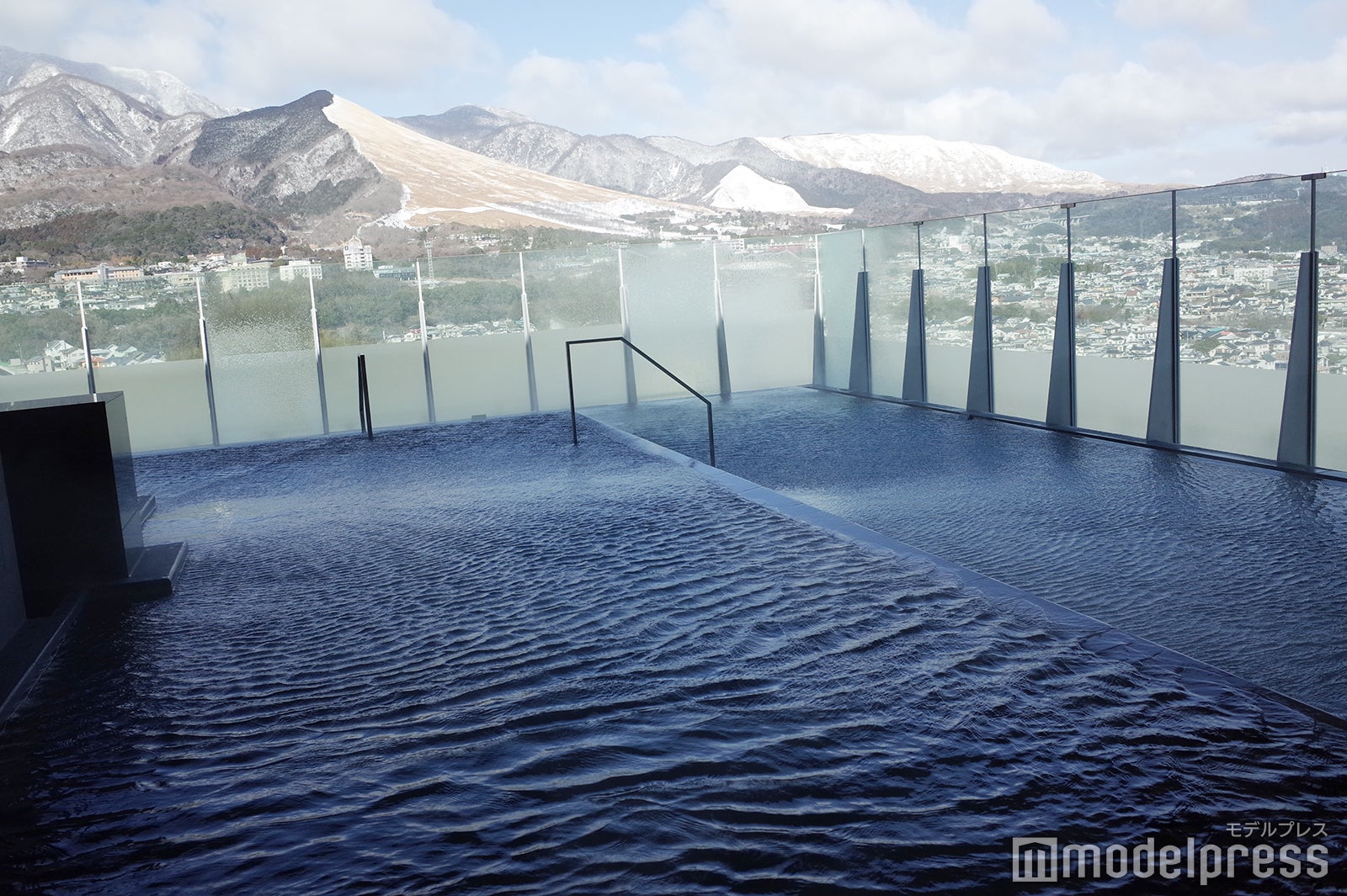 宙湯（男湯）（C）モデルプレス