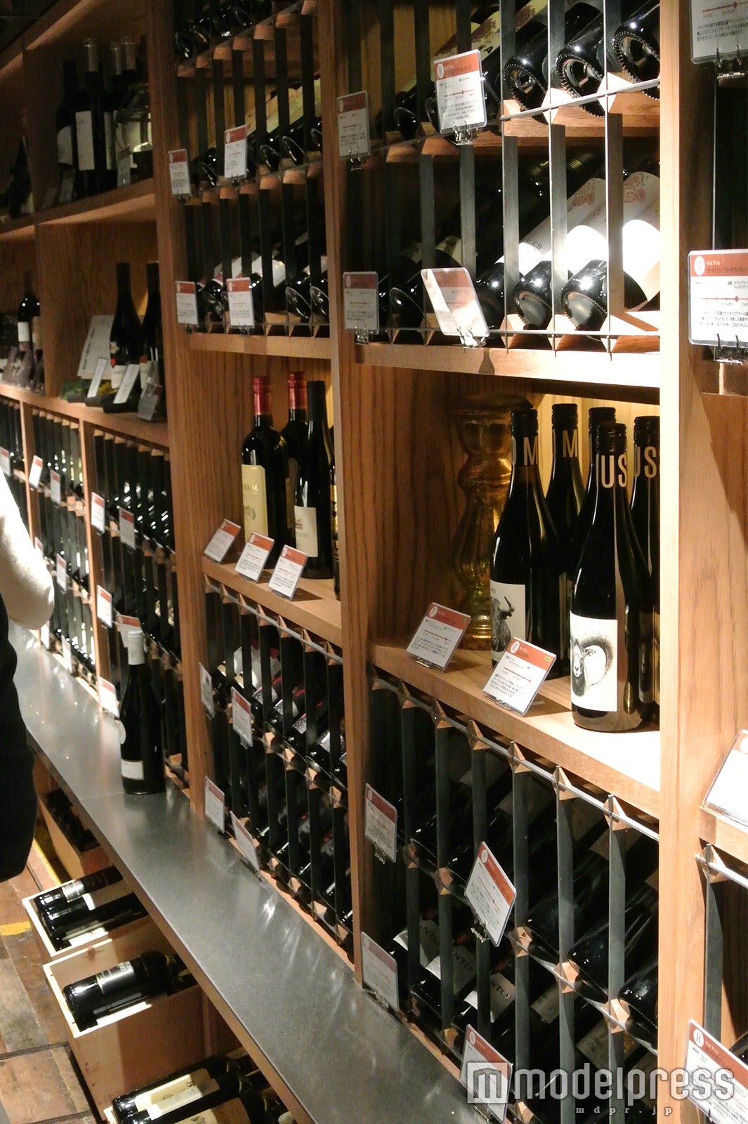 店自慢のワインセラー（C）モデルプレス