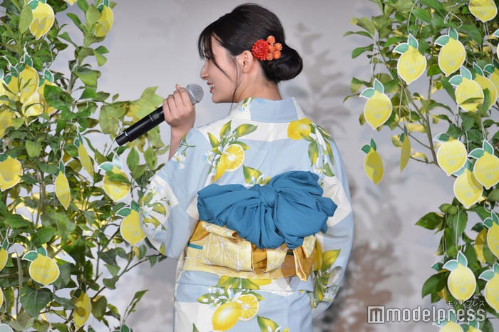 帯まで“ハニレモ”仕様の吉川愛(C)モデルプレス