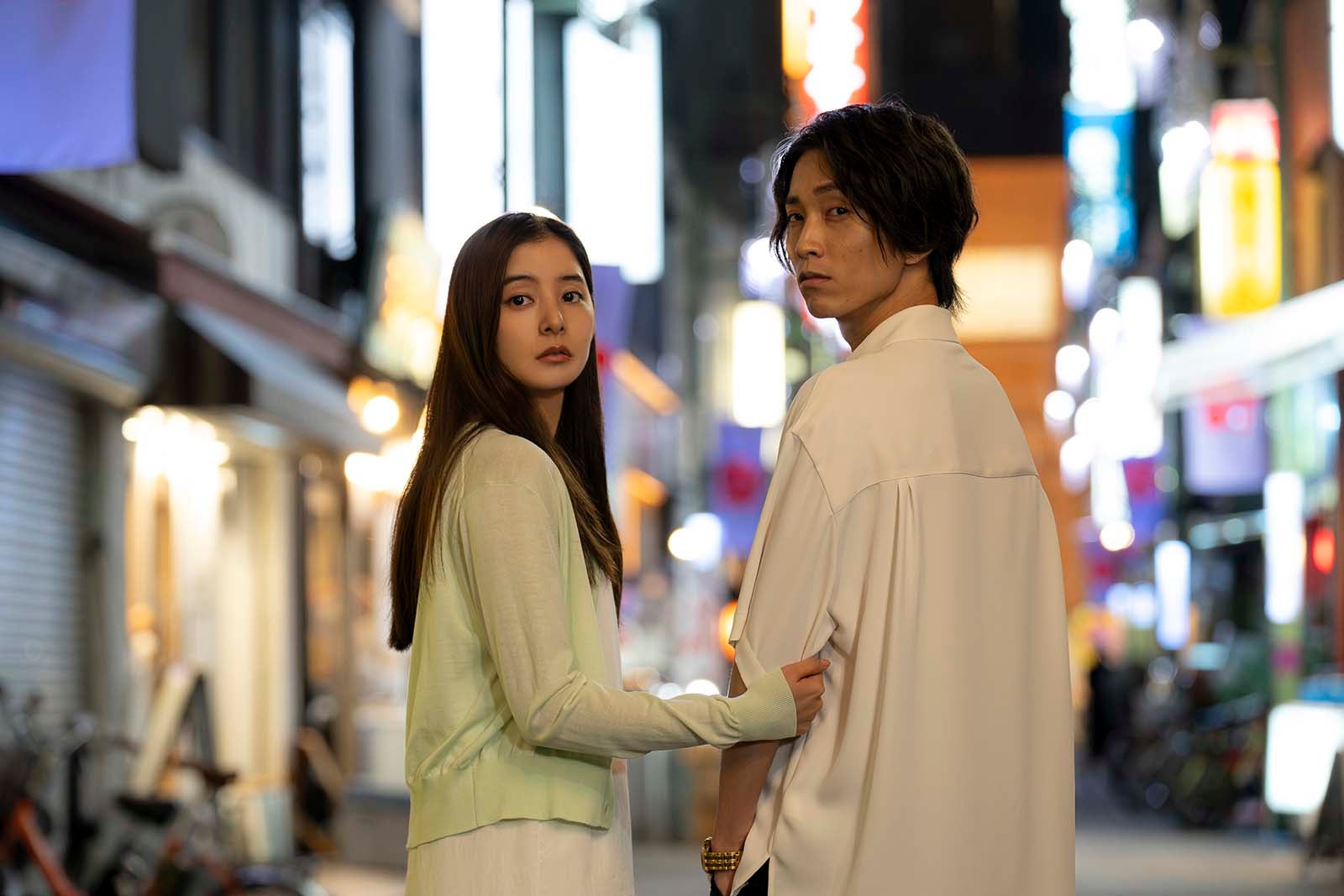 新木優子、田中樹「単身花日」第5話より（C）テレビ朝日