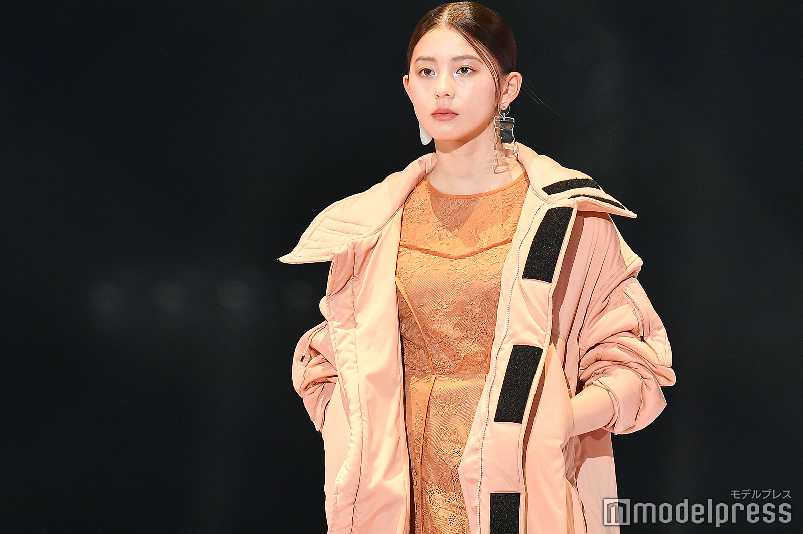 朝比奈彩（C）モデルプレス