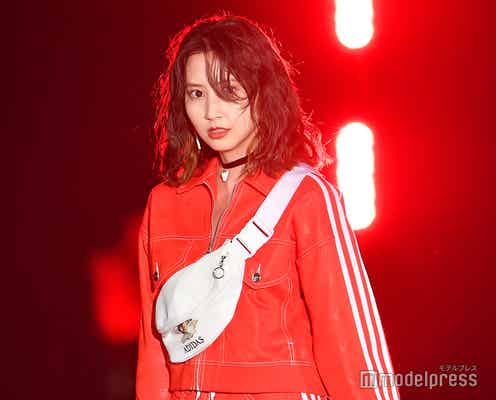 河北麻友子、真っ赤なSEXYスポーティールックで誘惑<GirlsAward 2019 A/W>
