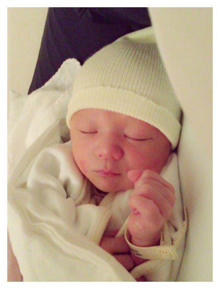 生まれたばかりの下田美咲の息子/下田美咲オフィシャルブログ(Ameba)より