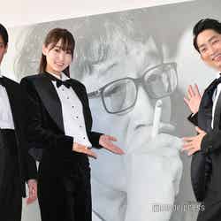 （左から）味方良介、菅井友香、石田明（C）モデルプレス