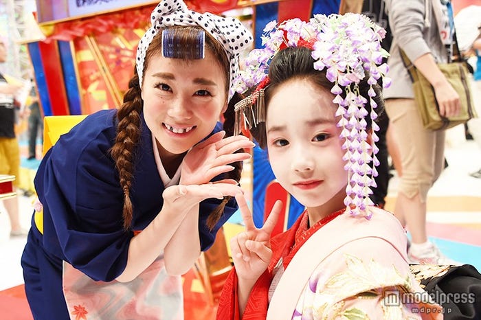 重盛さと美「ホンキーダンス」ビジュアル賞の可愛すぎる美少女・西岡璃世ちゃんと2ショット【モデルプレス】