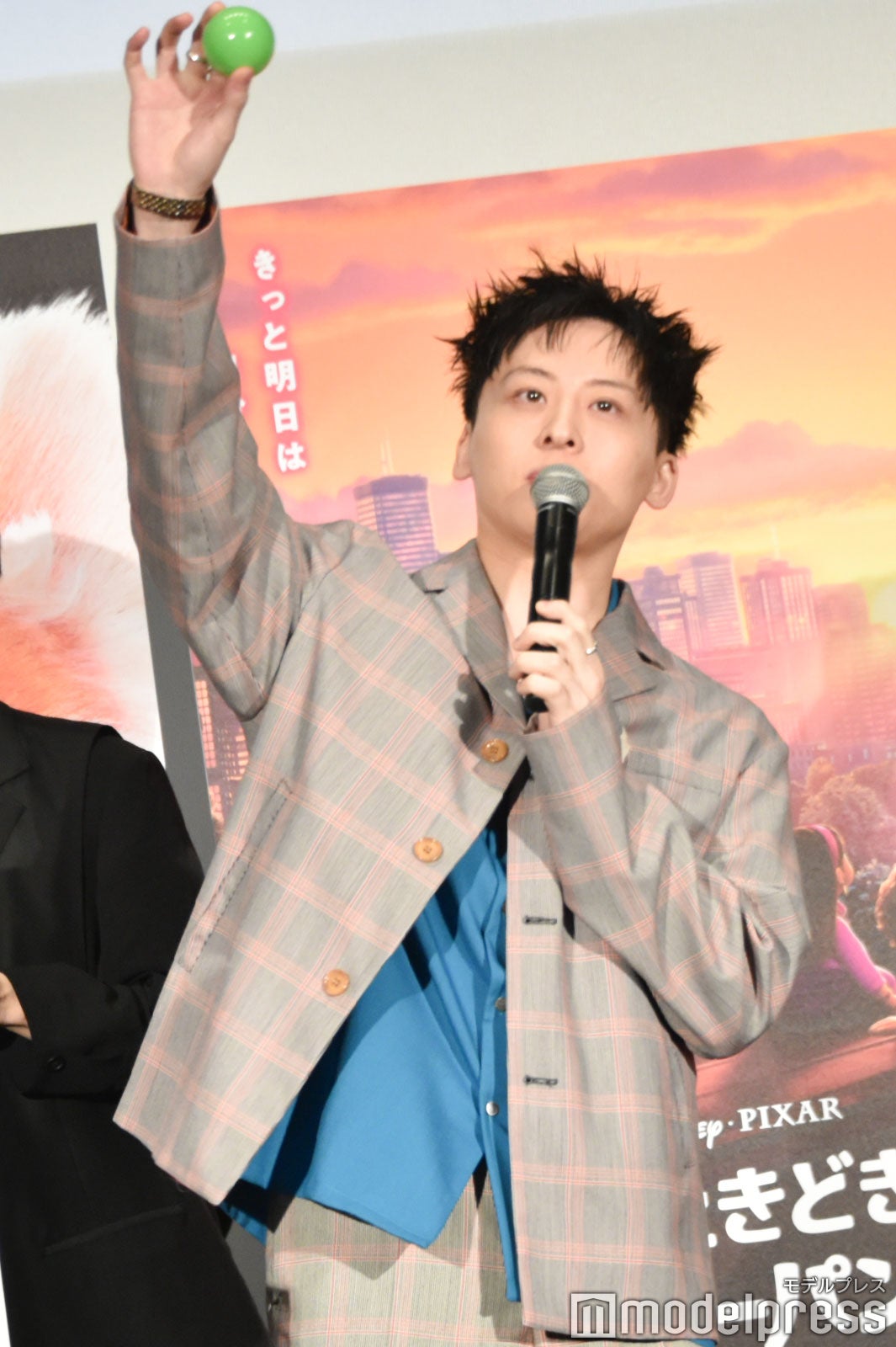 ボールを引く工藤大輝（C）モデルプレス