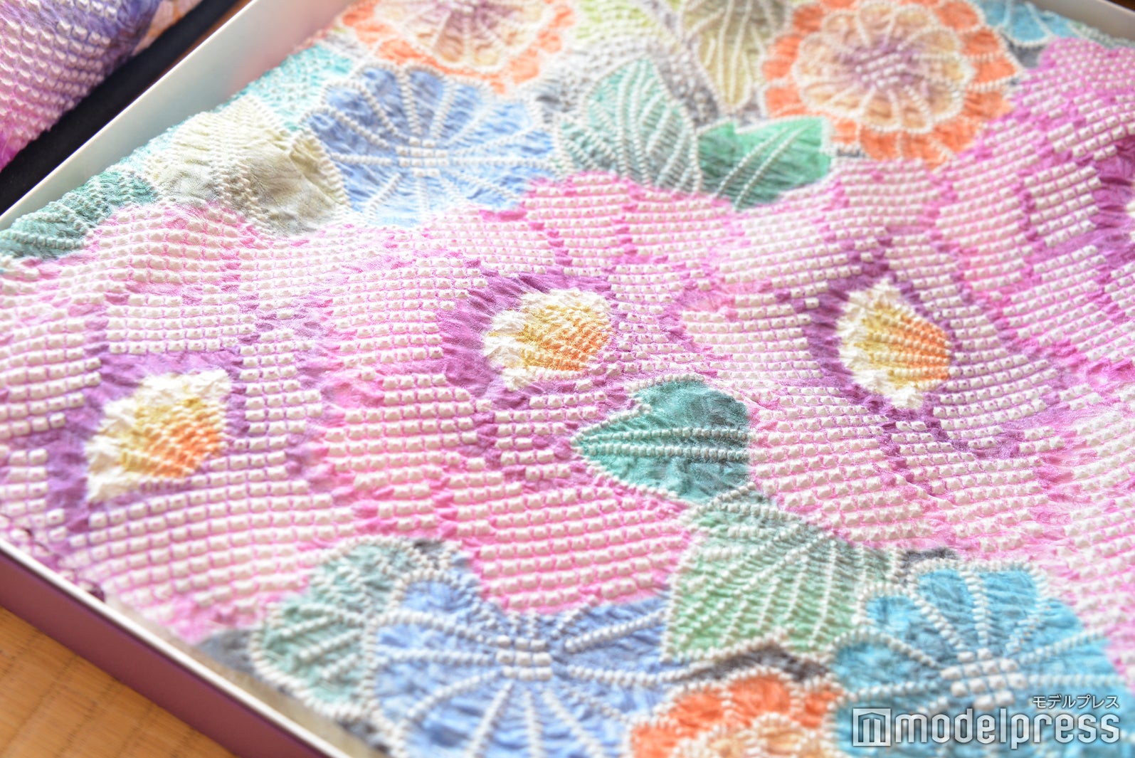 美しい風合いが印象的な絞り染め（C）モデルプレス