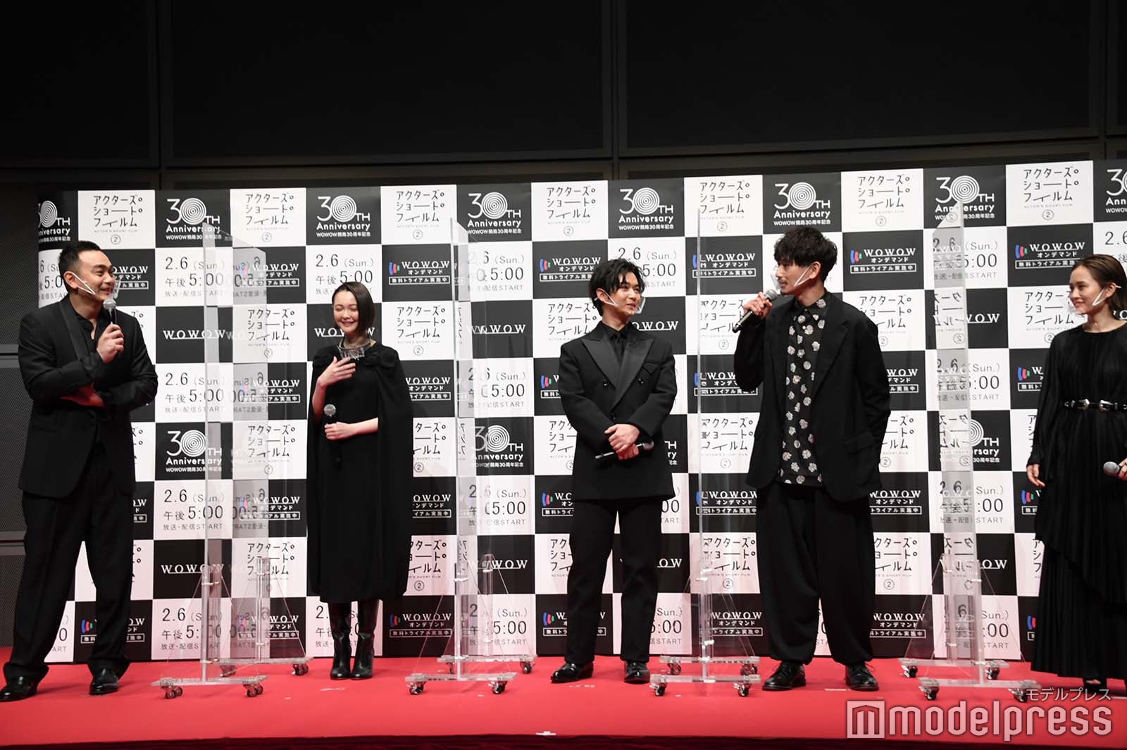 全員感想を語る流れになり笑う（左から）青柳翔、玉城ティナ、千葉雄大、永山瑛太、前田敦子 （C）モデルプレス
