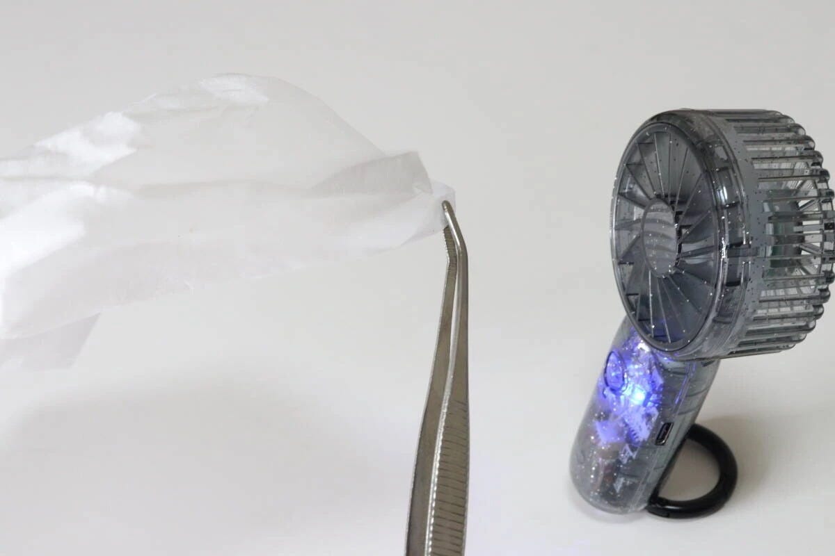 ダイソー クリア扇風機(ライト付き、ラメ) 風量 ダイソー クリア扇風機(ライト付き、ラメ) 風量