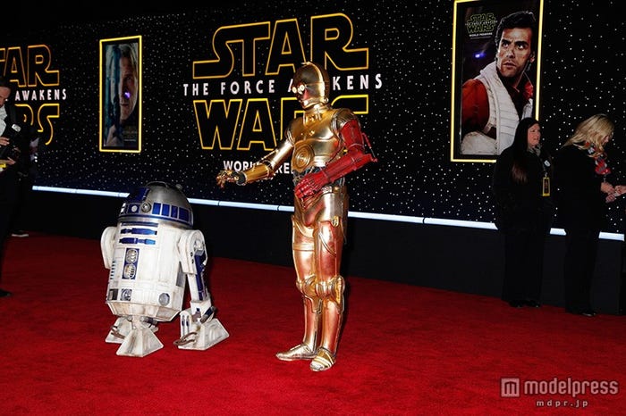 C3-POとR2-D2/(C)2015Lucasfilm Ltd.&TM.All Rights Reserved