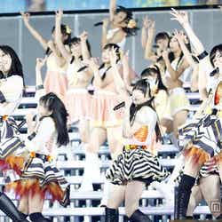 「AKB48 2013 真夏のドームツアー~まだまだ、やらなきゃいけないことがある~」ナゴヤドーム公演初日より(C)AKS