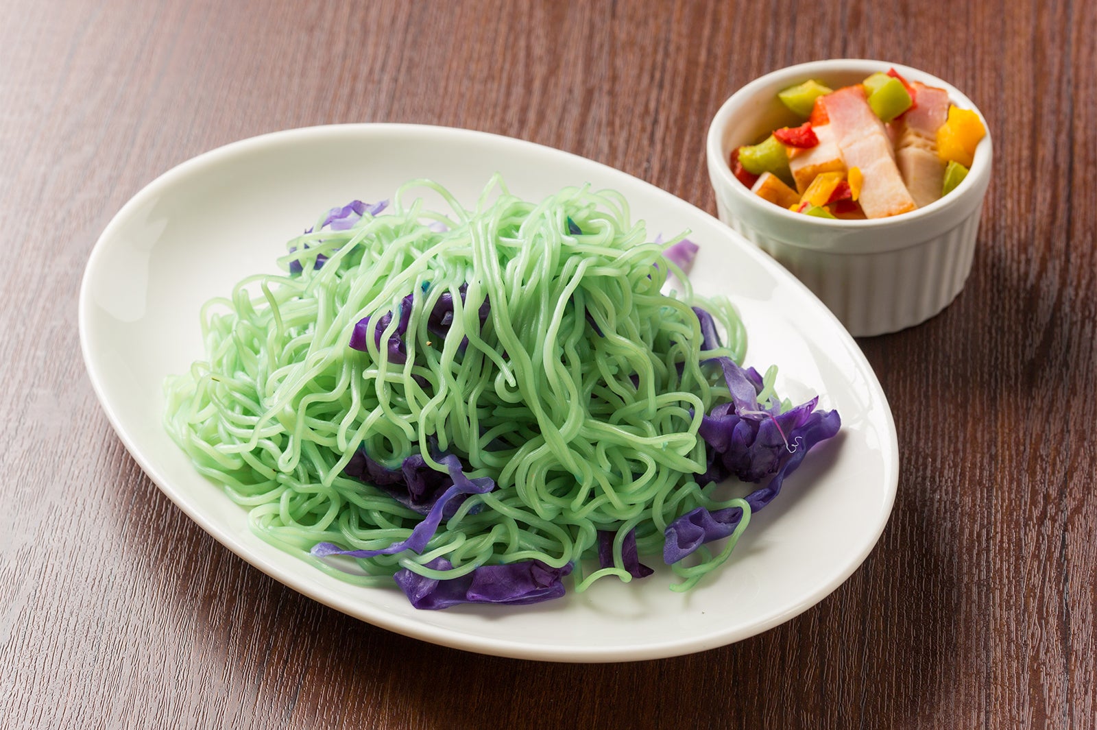 カメレオン焼きそば／画像提供：GINZA RAKUGAKI Cafe＆Bar by Pentel