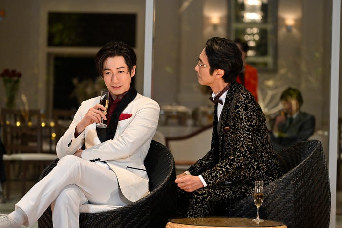 ディーン・フジオカ、眞島秀和「おっさんずラブ-リターンズ-」第4話(C)テレビ朝日