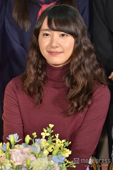 新垣結衣 中学校にサプライズ登場 悩める生徒に真剣アドバイス モデルプレス 新垣結衣 中学校にサプライズ登場 悩める生徒に真剣アドバイス モデルプレス