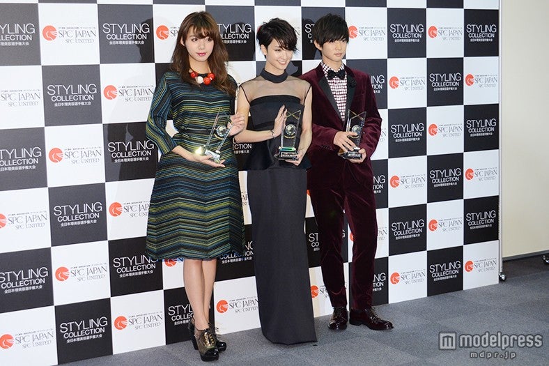 左より：池田エライザ、剛力彩芽、千葉雄大