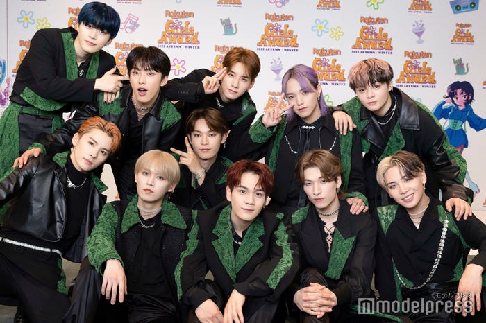 JO1(後列)木全翔也、河野純喜、與那城奨、佐藤景瑚、大平祥生、鶴房汐恩(前列)川西拓実、白岩瑠姫、豆原一成、金城碧海、川尻蓮 (C)モデルプレス