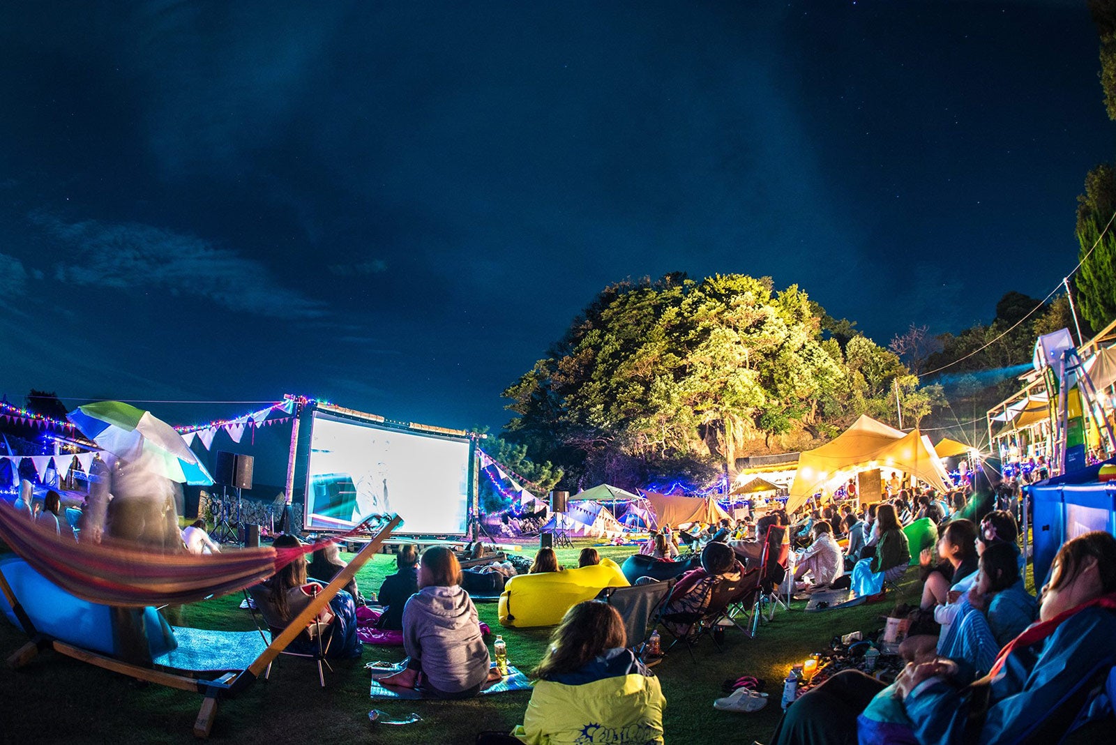 野外シネマフェスの様子／画像提供：株式会社Construct film works