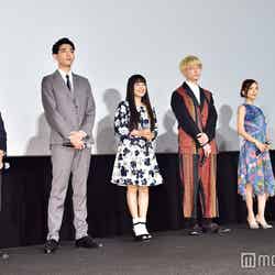 （左から）月川翔監督、竜星涼、miwa、坂口健太郎、真野恵里菜、泉澤祐希（C）モデルプレス