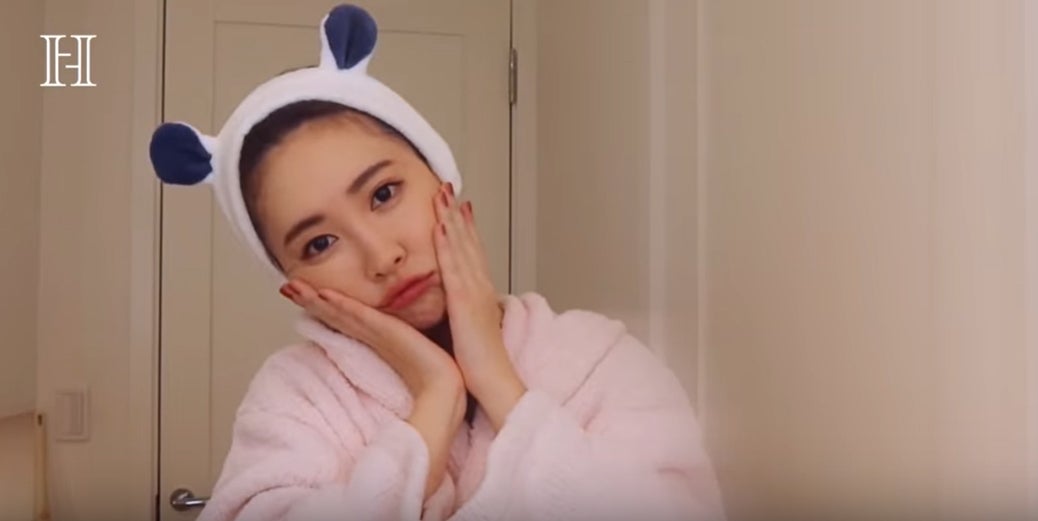  小嶋陽菜、お風呂での美容ルーティンを公開「入浴中も美しい」の声