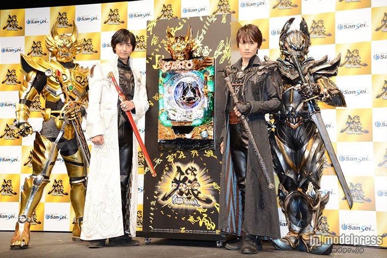 （左から）中山麻聖、水石亜飛夢