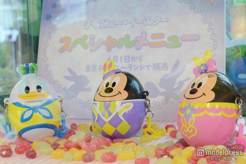 「ディズニー・イースター」のグッズの展示／グミキャンディー、ミニスナックケース