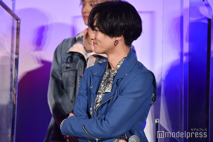藤原樹の話を聞く川村壱馬 (C)モデルプレス