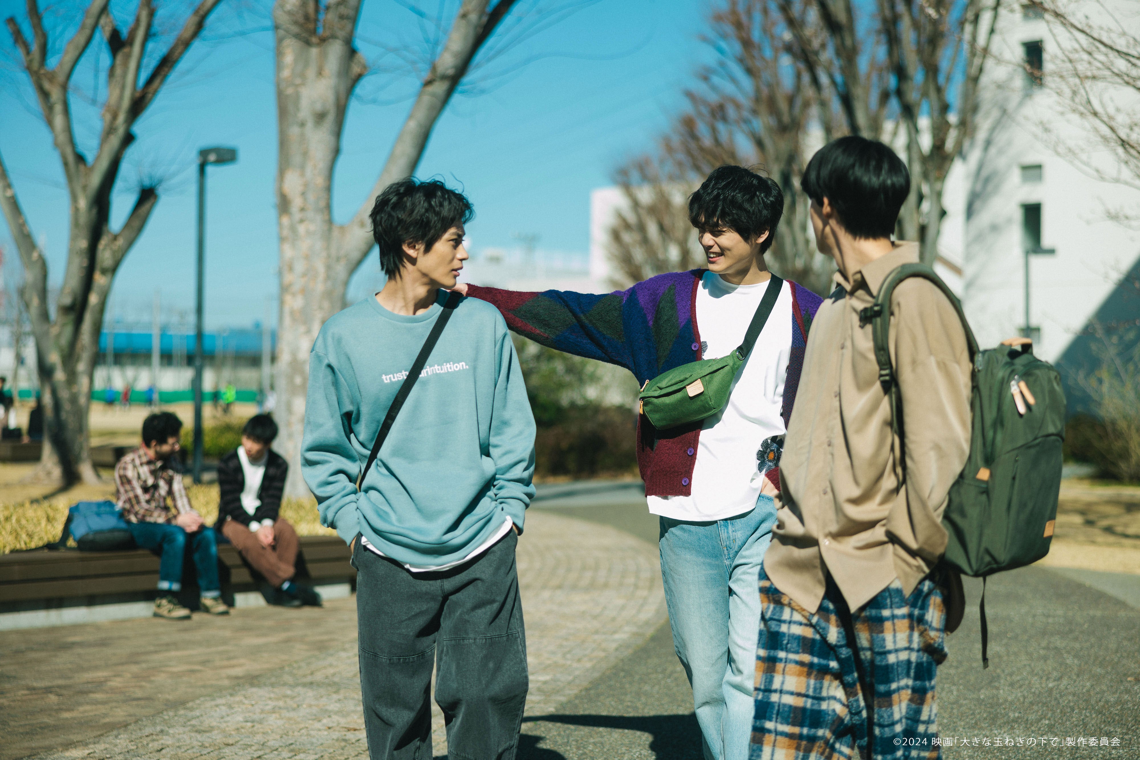 神尾楓珠、中川大輔／映画「大きな玉ねぎの下で」場面写真（C）2024 映画「大きな玉ねぎの下で」製作委員会