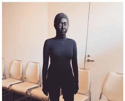 菊地亜美“破壊力抜群”黒塗り黒タイツ姿に反響「こういうところ大好き」