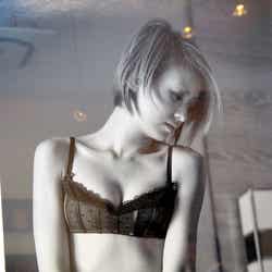 南明奈/写真展「akina-mono-chrome」より