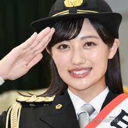 モデルプレス - “パトレンジャー”奥山かずさ、警官姿でパレード 大役を務める