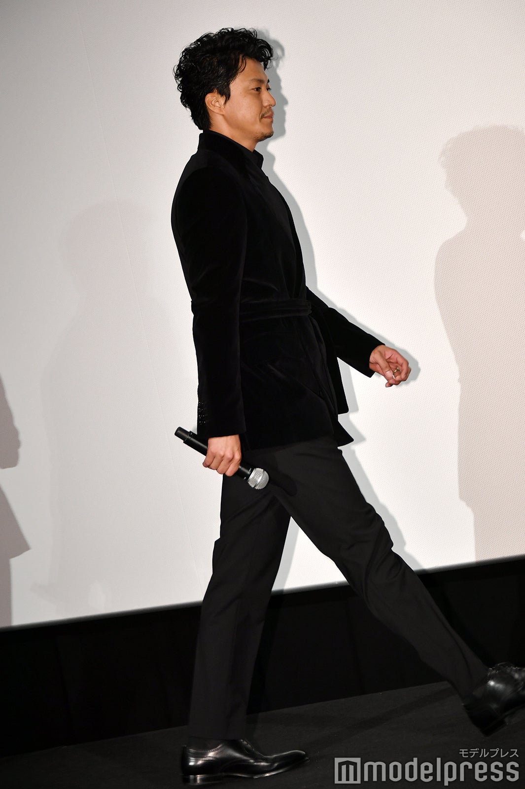 小栗旬（C）モデルプレス