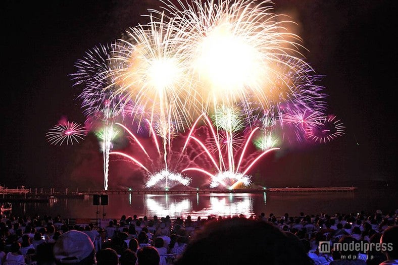 GLAY楽曲に花火＆レーザーが融合、夏のハウステンボスを華やかに演出