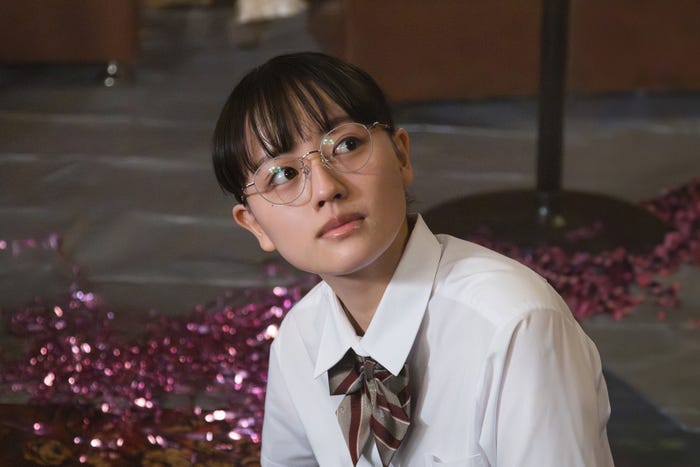 上坂樹里「ビリオン×スクール」第2話より(C)フジテレビ