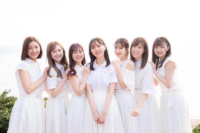「HKT48 森保まどかラストフォトブック スコア」1期生今田美奈、村重杏奈、本村碧唯、森保まどか、松岡菜摘、下野由貴、熊沢世莉奈(C)KADOKAWA (C)Mercury PHOTO/TANAKA TOMOHISA