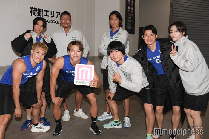 平野泰新、岩永洋昭、永井大(前列左から)中務裕太、中村克、青木マッチョ、高柳光希、ソンユン