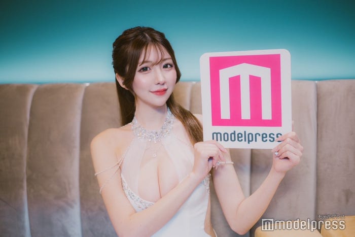 すず「VENET FUKUOKA NAKASU」(C)モデルプレス