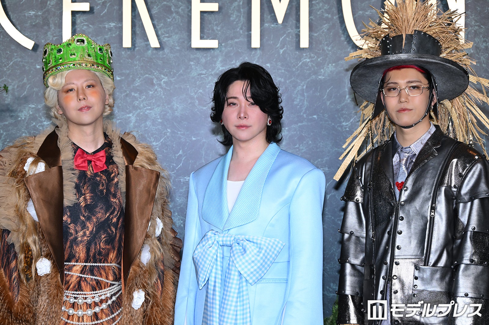 ミセス「CEREMONY」1日目の衣装はオズの魔法使いモチーフ グリーンカーペットで異彩放つ【Mrs. GREEN APPLE presents「CEREMONY」】