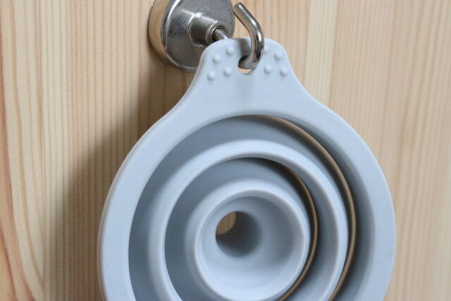 ダイソー シリコーン折りたたみジョウゴ ダイソーのフックに吊るせるシリコーン折りたたみジョウゴ