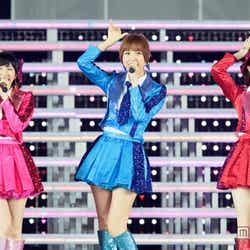 渡辺麻友、篠田麻里子、島崎遥香/「AKB48 2013真夏のドームツアー~まだまだ、やらなきゃいけないことがある~」福岡公演1日目より(C)AKS