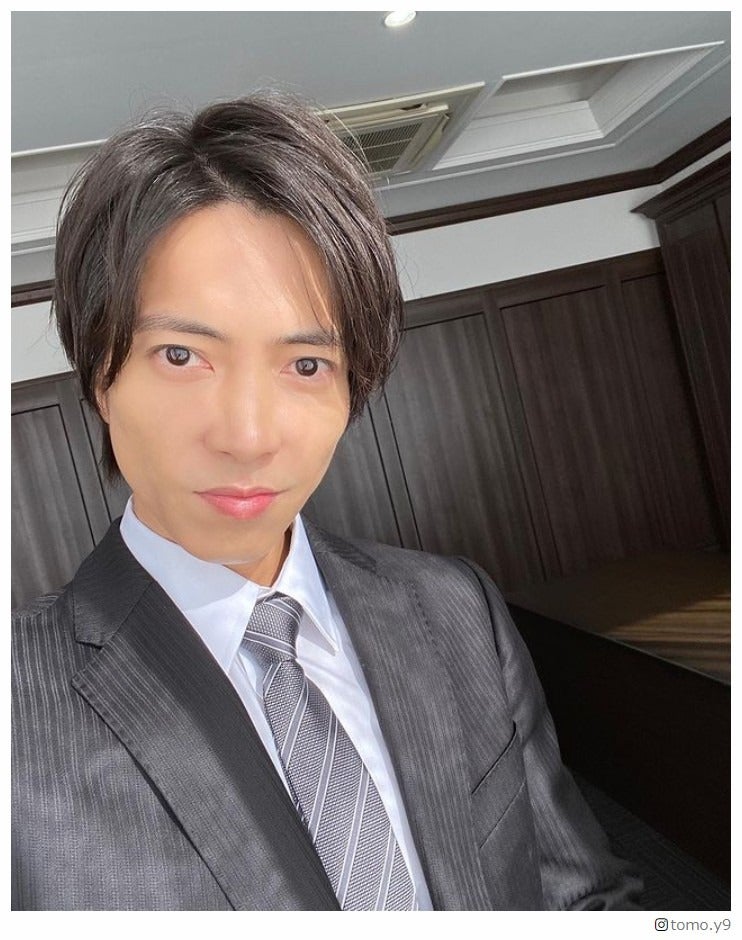 山下智久、“黒スーツ姿”で新年の挨拶「かっこよすぎる」「良い年になりそう」と反響殺到