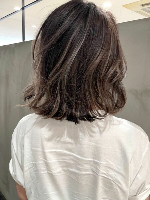 茶髪に似合うハイライトってなに色 グッと垢抜ける大人の最新ヘアカタログ モデルプレス 茶髪に似合うハイライトってなに色 グッと垢抜ける大人の最新ヘアカタログ モデルプレス