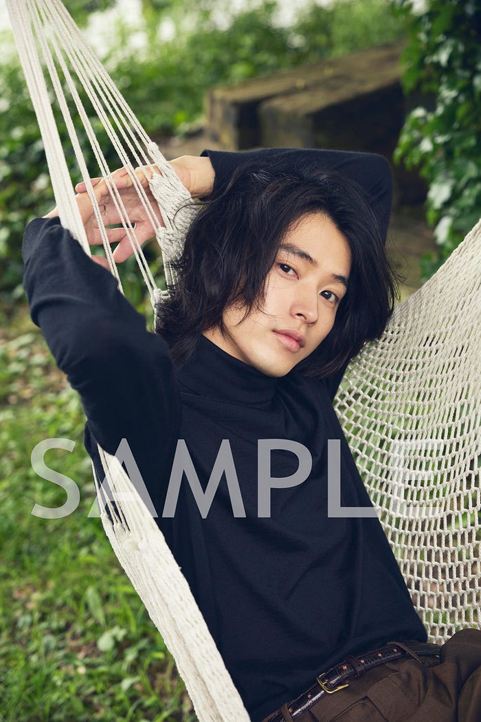 「山崎賢人カレンダー2023」HMV BOOKS online HMV店舗特典カット(C)SDP